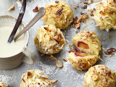 Nussknödel mit Pflaumenfüllung