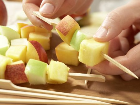 Obstspieße Zubereitung Schritt 4 Obstspieße Zubereitung Schritt 4