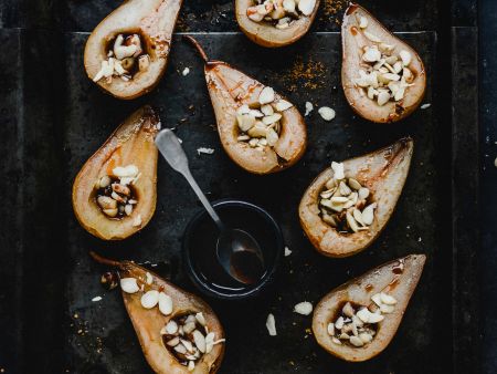 Ofengebackene Birnenhälften mit Mandeln