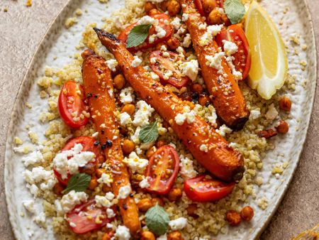 Ofengeröstete Möhren mit Feta auf Hirse