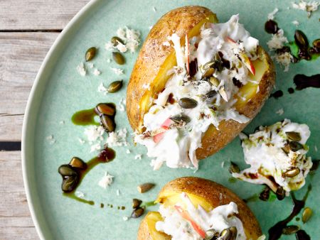 Ofenkartoffeln mit Meerrettich-Nuss-Quark