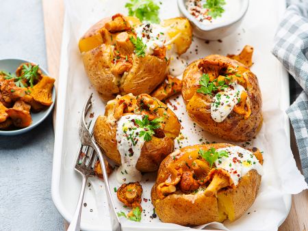 Ofenkartoffeln mit Pfifferlingen und Sauerrahm
