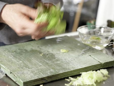 Ofentomaten mit Thunfisch-Kapern-Creme Zubereitung Schritt 4 Ofentomaten mit Thunfisch-Kapern-Creme Zubereitung Schritt 4
