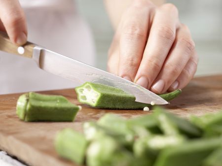 Okraschoten-Curry Zubereitung Schritt 3 Okraschoten-Curry Zubereitung Schritt 3
