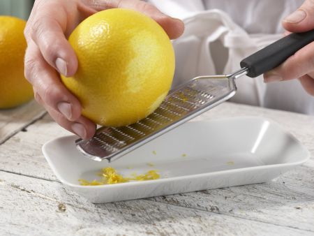 Orangen-Flan mit Pistazien Zubereitung Schritt 1 Orangen-Flan mit Pistazien Zubereitung Schritt 1
