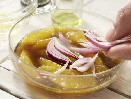Orangen-Zwiebel-Salat Zubereitung Schritt 4 Orangen-Zwiebel-Salat Zubereitung Schritt 4