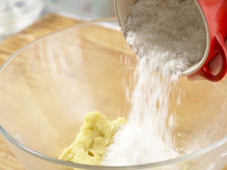 Orangenblätter, Nugatstreifen und Kokosringe Zubereitung Schritt 9 Orangenblätter, Nugatstreifen und Kokosringe Zubereitung Schritt 9