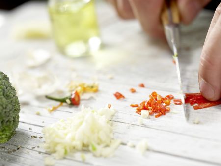 Orecchiete-Nudeln mit Brokkoli Zubereitung Schritt 1 Orecchiete-Nudeln mit Brokkoli Zubereitung Schritt 1