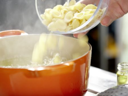 Orecchiete-Nudeln mit Brokkoli Zubereitung Schritt 4 Orecchiete-Nudeln mit Brokkoli Zubereitung Schritt 4