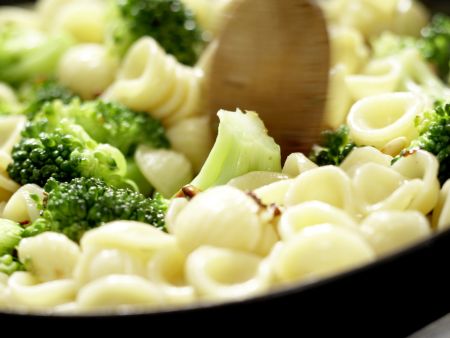 Orecchiete-Nudeln mit Brokkoli Zubereitung Schritt 6 Orecchiete-Nudeln mit Brokkoli Zubereitung Schritt 6