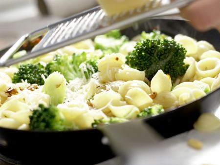 Orecchiete-Nudeln mit Brokkoli Zubereitung Schritt 7 Orecchiete-Nudeln mit Brokkoli Zubereitung Schritt 7
