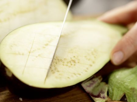 Orientalisches Auberginenpüree auf Fladenbrot Zubereitung Schritt 2 Orientalisches Auberginenpüree auf Fladenbrot Zubereitung Schritt 2