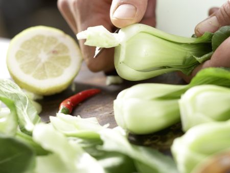 Paksoi aus der Pfanne Zubereitung Schritt 1 Paksoi aus der Pfanne Zubereitung Schritt 1