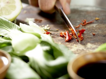 Paksoi aus der Pfanne Zubereitung Schritt 2 Paksoi aus der Pfanne Zubereitung Schritt 2