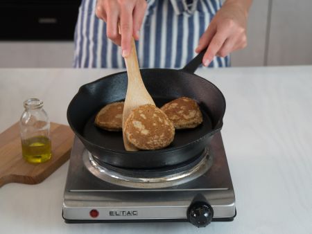 Pancakes mit Granatapfel-Birnen-Kompott Zubereitung Schritt 4 Pancakes mit Granatapfel-Birnen-Kompott Zubereitung Schritt 4