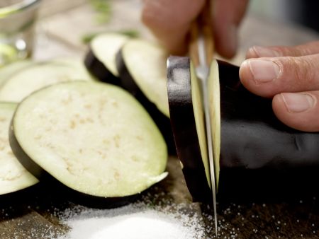 Panierte Auberginenschnitzel Zubereitung Schritt 2 Panierte Auberginenschnitzel Zubereitung Schritt 2