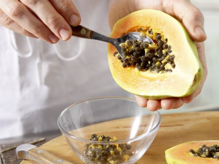 Papaya-Maracuja-Smoothie Zubereitung Schritt 1 Papaya-Maracuja-Smoothie Zubereitung Schritt 1
