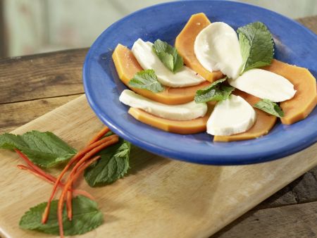 Papaya-Mozzarella-Carpaccio Zubereitung Schritt 5 Papaya-Mozzarella-Carpaccio Zubereitung Schritt 5