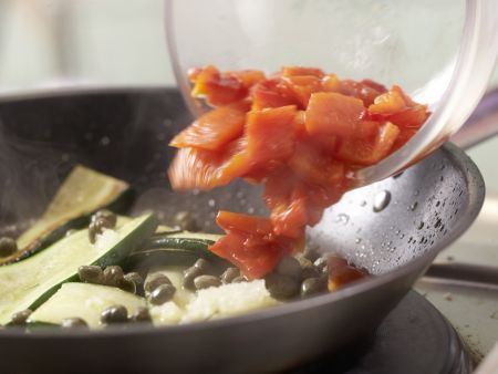 Paprika-Zucchini-Nudeln Zubereitung Schritt 8 Paprika-Zucchini-Nudeln Zubereitung Schritt 8