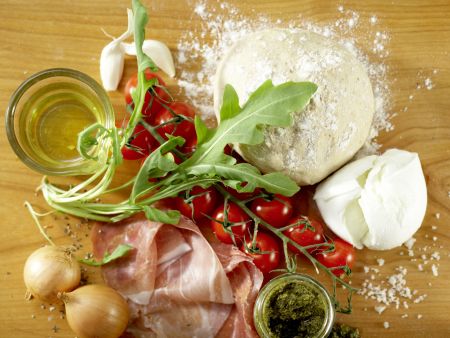 Parmaschinken-Pizza mit Rucola Zubereitung Schritt 1 Parmaschinken-Pizza mit Rucola Zubereitung Schritt 1