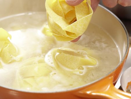 Pasta mit pochiertem Ei Zubereitung Schritt 2 Pasta mit pochiertem Ei Zubereitung Schritt 2