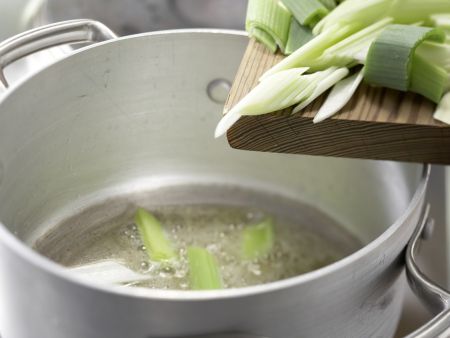 Pastasauce mit Keta-Kaviar Zubereitung Schritt 2 Pastasauce mit Keta-Kaviar Zubereitung Schritt 2