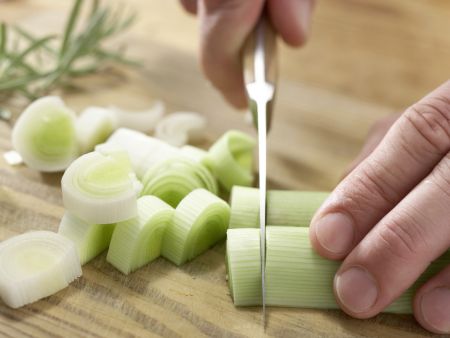 Pastasauce mit Lauch Zubereitung Schritt 1 Pastasauce mit Lauch Zubereitung Schritt 1