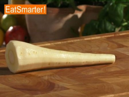 Wie Sie eine Pastinake am besten schälen, putzen und waschen