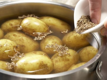 Pellkartoffeln mit Quark Zubereitung Schritt 1 Pellkartoffeln mit Quark Zubereitung Schritt 1