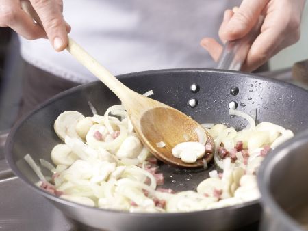 Petersilien-Käse-Spätzle Zubereitung Schritt 4 Petersilien-Käse-Spätzle Zubereitung Schritt 4