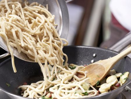 Petersilien-Käse-Spätzle Zubereitung Schritt 6 Petersilien-Käse-Spätzle Zubereitung Schritt 6