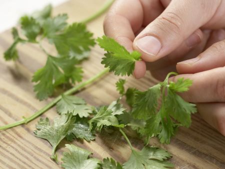 Pfannengerührter grüner Spargel Zubereitung Schritt 3 Pfannengerührter grüner Spargel Zubereitung Schritt 3