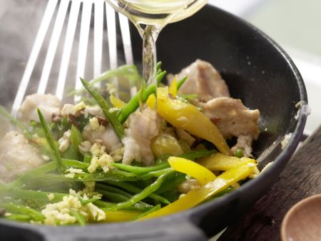 Pfannengerührtes Hähnchenfilet Zubereitung Schritt 12 Pfannengerührtes Hähnchenfilet Zubereitung Schritt 12
