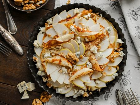 Pfannkuchen mit Blauschimmelkäse, Birnen und Walnüssen
