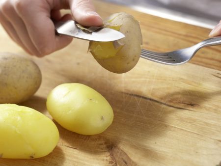 Pfifferling-Gröstl Zubereitung Schritt 1 Pfifferling-Gröstl Zubereitung Schritt 1