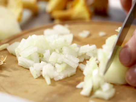 Pfifferlingspfanne Zubereitung Schritt 2 Pfifferlingspfanne Zubereitung Schritt 2