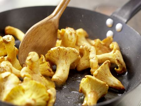 Pfifferlingspfanne Zubereitung Schritt 4 Pfifferlingspfanne Zubereitung Schritt 4