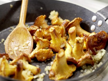 Pfifferlingspfanne Zubereitung Schritt 5 Pfifferlingspfanne Zubereitung Schritt 5