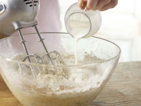 Pfirsich-Guglhupf Zubereitung Schritt 4 Pfirsich-Guglhupf Zubereitung Schritt 4