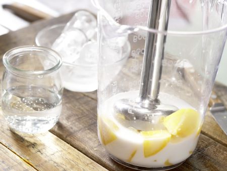 Pfirsich-Joghurt-Drink Zubereitung Schritt 2 Pfirsich-Joghurt-Drink Zubereitung Schritt 2
