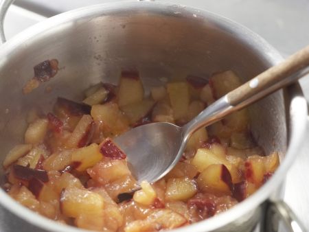 Pflaumen-Grießbrei Zubereitung Schritt 2 Pflaumen-Grießbrei Zubereitung Schritt 2