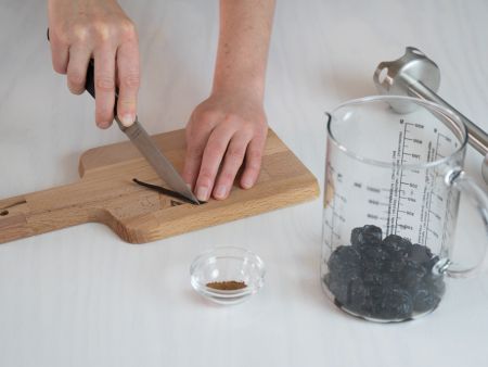 Pflaumen-Kakao-Nuss-Aufstrich Zubereitung Schritt 1 Pflaumen-Kakao-Nuss-Aufstrich Zubereitung Schritt 1