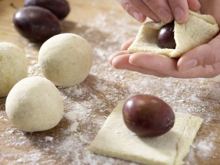 Pflaumenknödel mit Orangensauce Zubereitung Schritt 8 Pflaumenknödel mit Orangensauce Zubereitung Schritt 8