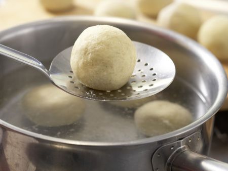 Pflaumenknödel mit Orangensauce Zubereitung Schritt 9 Pflaumenknödel mit Orangensauce Zubereitung Schritt 9