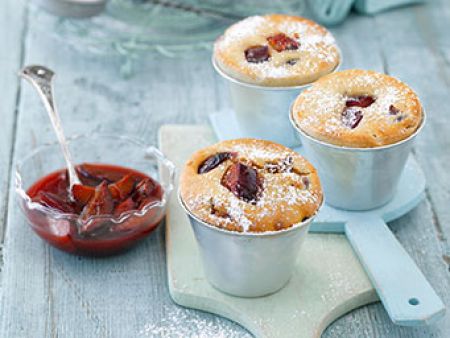 Pflaumenmuffins mit Marzipan und Zimt Pflaumenmuffins mit Marzipan und Zimt