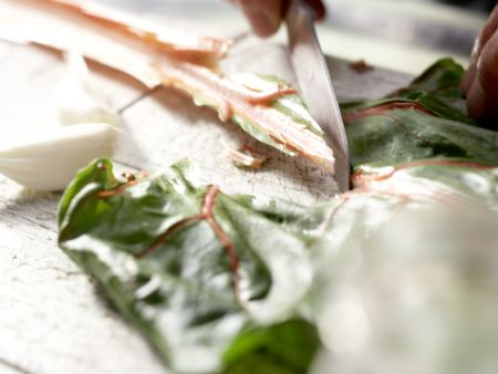 Pikant geschmorter Mangold Zubereitung Schritt 1 Pikant geschmorter Mangold Zubereitung Schritt 1