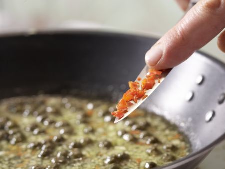 Pikante Kapern-Spaghetti Zubereitung Schritt 5 Pikante Kapern-Spaghetti Zubereitung Schritt 5