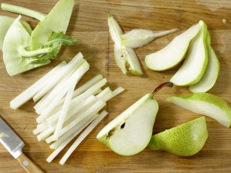 Pikante Kohlrabi-Rohkost Zubereitung Schritt 4 Pikante Kohlrabi-Rohkost Zubereitung Schritt 4
