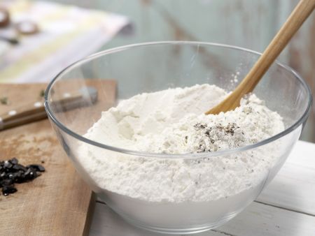 Pikanter Sesam-Hefezopf Zubereitung Schritt 2 Pikanter Sesam-Hefezopf Zubereitung Schritt 2