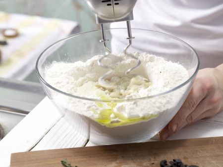 Pikanter Sesam-Hefezopf Zubereitung Schritt 4 Pikanter Sesam-Hefezopf Zubereitung Schritt 4